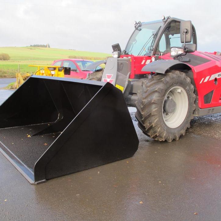 7' 6 Grain Bucket c/w Manitou fittings